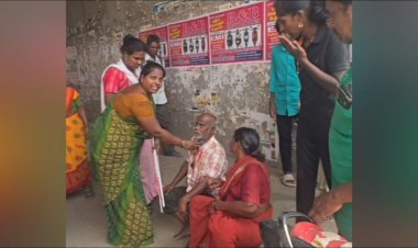 பார்வை அற்றோரை முட்டிய காளை! வேடிக்கை பார்த்த போலீஸ்!