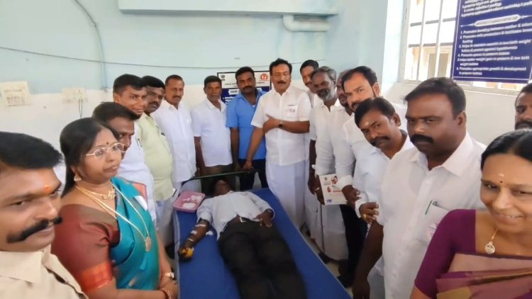 எடப்பாடி பழனிச்சாமி பிறந்தநாள் விழா! ரத்தானம் வழங்கிய தொண்டர்கள்!