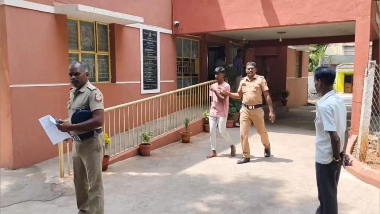 துப்பாக்கி காட்டிய இளைஞர் கைது! பாட்டி வீட்டுக்கு மரியாதை இல்லையா என ஆத்திரம்!