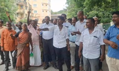 வேலூர் மாநகராட்சியை கண்டித்து ஆட்சியர் அலுவலகத்தில் ஆர்பாட்டம்!