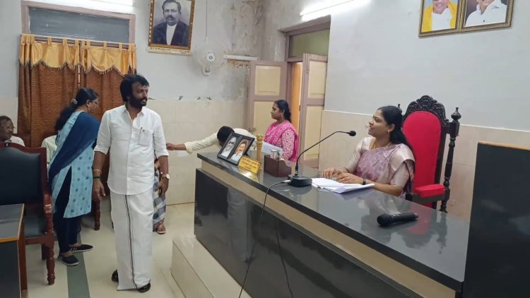 சாந்தி மேடம் செய்தியாளர்களை ஏன் வெளியேற்றுகிறீர்கள்?