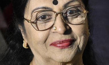 ராஜாவின் பார்வை ராணியின் பக்கம்...' 'சிட்டுக்குருவி முத்தம் கொடுத்து'ஹீரோயின் மறைந்தார்!