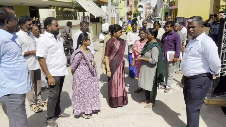   நடந்து சென்று முதல்வர் திட்டத்துக்கான ஆய்வு செய்த கலெக்டர்!