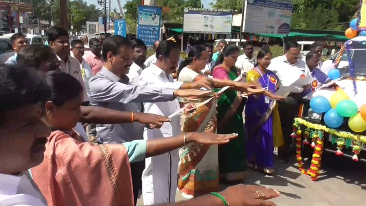 வேலூர் கலெக்டர் பங்கேற்ற ஊர்வலம்!