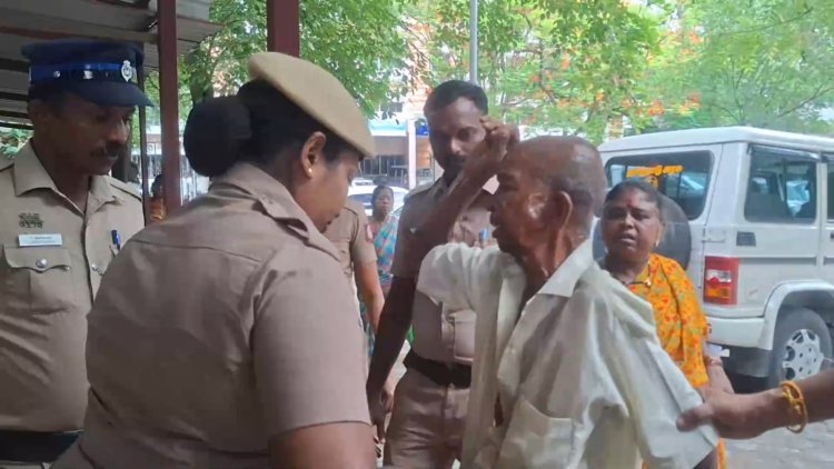 மண்டே பெட்டிஷனில் புகார் கொடுப்பது வேஸ்ட்! தீக்குளிக்க முயன்ற  முதியவர்!