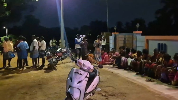 கள்ள உறவு மின்கம்பத்தில் கட்டிவைக்கப்பட்ட வாலிபர்கள்!