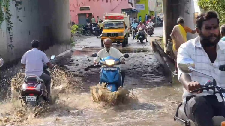 கலெக்டர் வரும் போது மட்டும் தண்ணீரை அகற்றுகிறார்கள்! திருப்பத்தூர் மக்கள் வேதனை!
