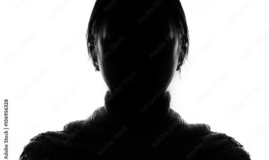 பெண் எஸ்.ஐ.யின் அடாவடி! கணவன் எந்த பெண்ணுடனும் உறவாடலாம் என்று வழிகாட்டுகிறார்!