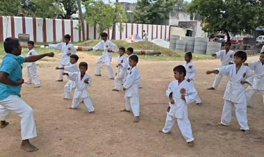 கராத்தே பயிற்சி பெற்ற மாணவர்களுக்கு  தகுதி பெல்ட்கள்!