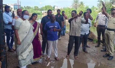 காணாற்று மடையை உடைத்த ஒப்பந்தரார்! சிறு தொழில் செய்பவர்களுக்கு பிரச்சனை! ஜமாத் சார்பில் மறியல் செய்ய திட்டம்!