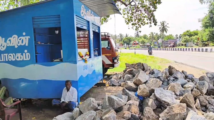 புதிய ஆவின் கடை எதிரில் கல்லை கொட்டிய நபர்கள்! போலிசார் விசாரணை!