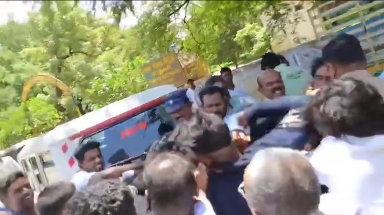  அவதூறு போஸ்ட்டர் ஒட்டிவரை தட்டி கேட்ட தவெக நிர்வாகி தாக்கப்பட்டார்! கைது ஏதும் இல்லையாம்!