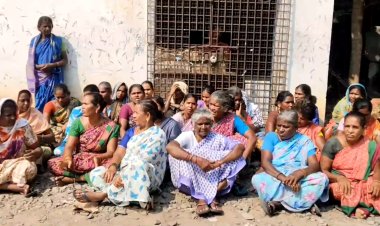 கலெக்டர் காலில் விழுந்தும் டாஸ்மாக் அங்கேயே உள்ளதே! மக்கள் வேதனை!