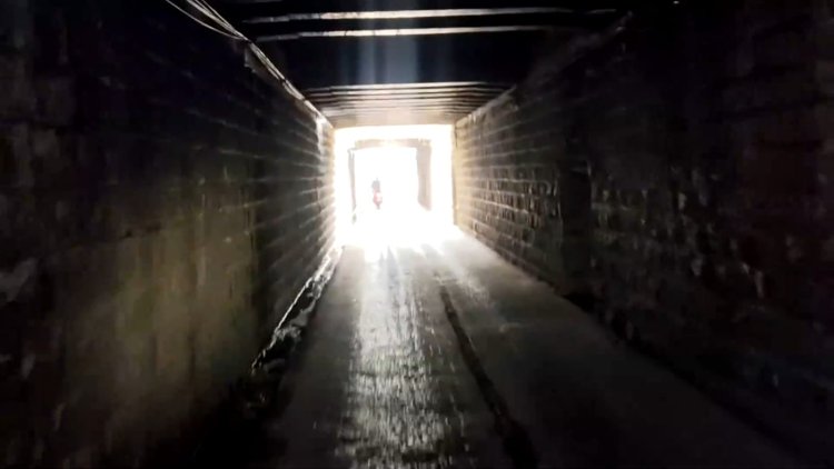 இரட்டைக் கண் சுரங்கபாதை! அதிமுகவின் தேர்தல் கால போராட்டம்!