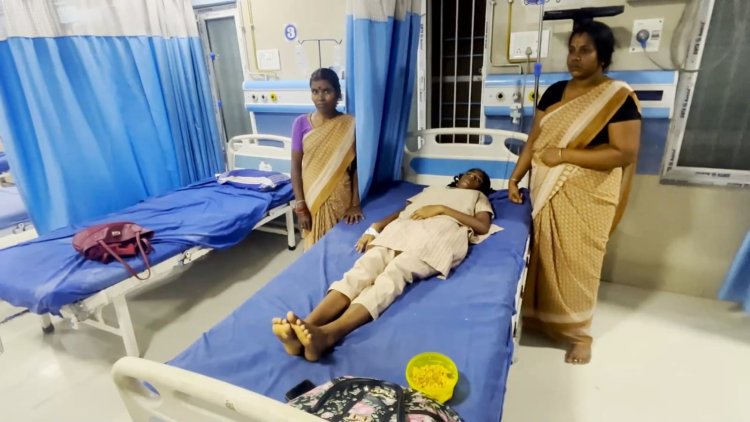 பள்ளிக்கூடத்துக்குள் புகுந்த பாம்பு! மாணவியை கடித்தது!