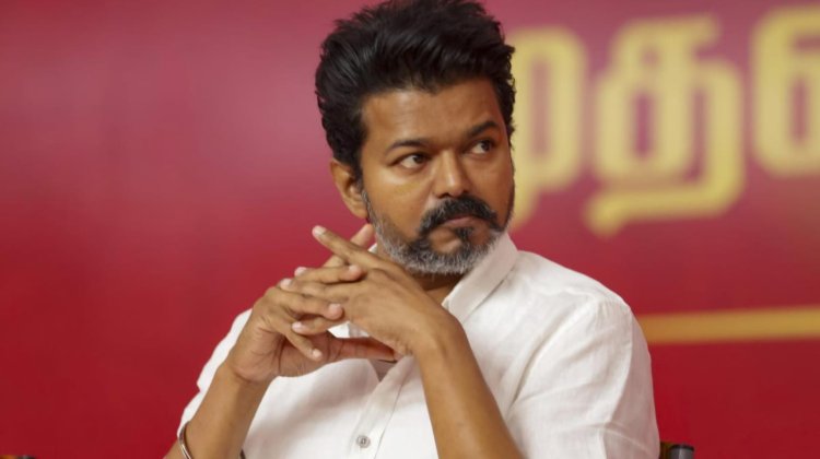 சென்னை அழைத்து வந்ததற்கு என்னை மன்னித்து விடுங்கள்:- விஜய் கண்ணீர்! இரண்டு பேர் ஏன் வரவில்லை?!