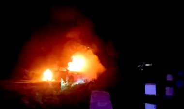 சாலையில் எரிந்த கார்!