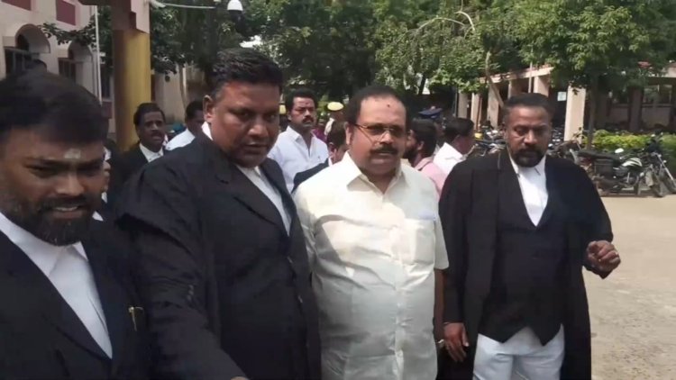   வேலூர் எம்பி கதிர் ஆனந்துக்கு நீதிமன்றம் கிடுக்கிபிடி......!சக வழக்காடிக்கு வாரண்டு!