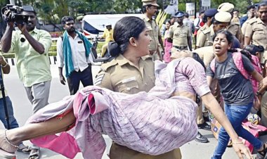 மயங்கிய ஆசிரியை.... அலேக்காக தூக்கிசென்ற பெண் காவலர்!