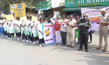 முழக்கங்களை எழுப்பிய மாணவிகள்!