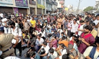 காத்திருப்பு பட்டியலில் வைக்கப்பட்ட டி.என்.பி.எஸ்.சி. தேர்வு அலுவலர்! நீதிமன்றம் செல்லும் விவகாரம்?!