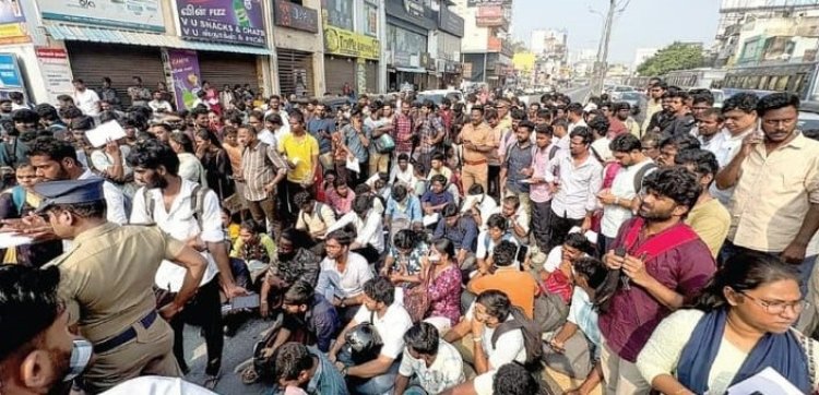 காத்திருப்பு பட்டியலில் வைக்கப்பட்ட டி.என்.பி.எஸ்.சி. தேர்வு அலுவலர்! நீதிமன்றம் செல்லும் விவகாரம்?!