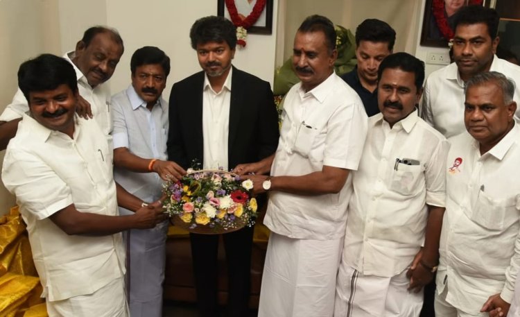 உடைந்தது அதிமுக!தமிழக வெற்றி கழகத்திற்கு ஆதரவு! சிவி சண்முகம்  குரூப்பைநேரில் சந்தித்த ஜோசப் விஜய்!