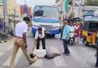 டாஸ்மாக் படுத்தும் பாடு! காண்ணா நீ தூங்கடா! நடுரோட்டில் படுத்து அலப்பறை செய்த போதை ஆசாமி!