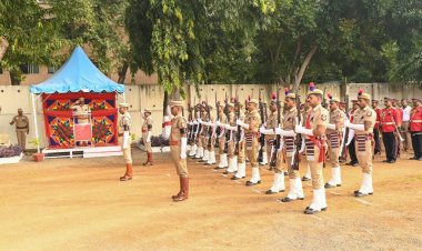 அதிகாரி இல்லாத வேலூர் ஆயுதப்படை...  எழுத்தர் கையில் அதிகாரமா? காவலர்களிடையே அதிருப்தி!
