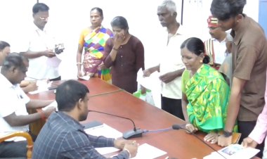 ரூ.50 ஆயிரம் கல்விக் கட்டண நிலுவை: 12-ம் வகுப்பு தேர்ச்சி பெற்ற மாணவனுக்கு சான்றிதழ்கள் வழங்க மறுப்பு?!  உயர் கல்வி பாதிக்கப்படும் நிலையில் மாவட்ட ஆட்சியர் அலுவலகத்தில் மாணவன் புகார்!