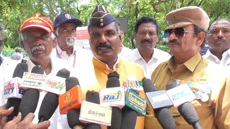 தடுக்கிறதா தனியார் பல்கலைக்கழகம்!?“வேலூரில் கேந்திரிய வித்யாலயா பள்ளி வேண்டும்!” – முன்னாள் முப்படை வீரர்கள் ஆட்சியர் அலுவலகம் முற்றுகை!