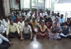 அரசு அலுவலகத்தில் போராட்டம் நடத்த விதிமுறைகள் பின்பற்றப்பட்டதா?ஆட்சியர் அறை வாசலிலேயே வருவாய்த்துறை ஊழியர்கள் தர்ணா!