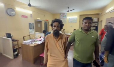 “சிவபெருமான்தான் கஞ்சா வாங்கி வரச் சொன்னார்!” காவி உடையில் 900 கிராம் கஞ்சா கடத்திய சாமியார் கைது!