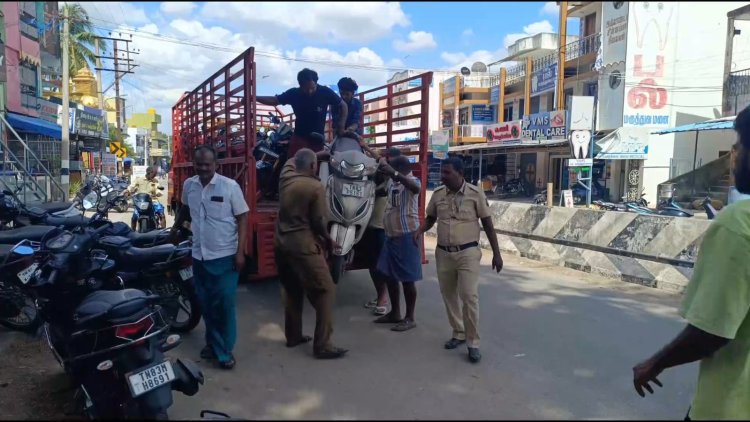 பணம் வைத்து தாயம் விளையாடியவர்கள் போலீசை கண்டதும் ஓட்டம்! 8 இருசக்கர வாகனங்கள் பறிமுதல்!