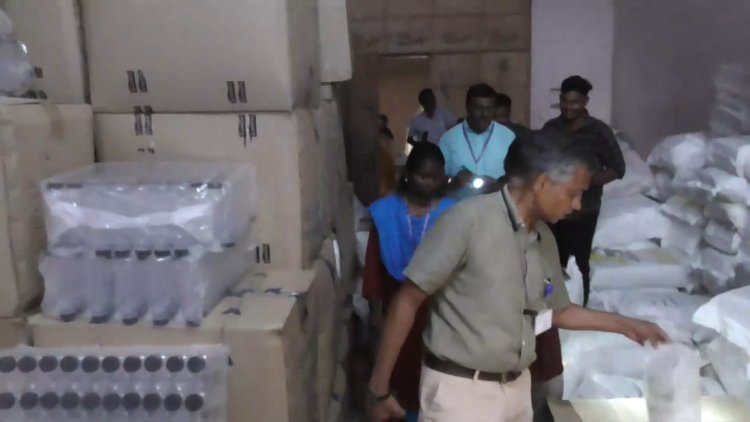 குடோனில் பதுக்கி வைக்கப்பட்டிருந்த ரூ.30 லட்சம் பிளாஸ்டிக்!  மாநகராட்சி அதிகாரிகள் அதிரடி சோதனை!