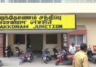 அரக்கோணம் ரயில் நிலையத்தில் இலவச வாகன நிறுத்துமிடம்  எங்கே?பயணச்சீட்டு வாங்கப் போனாலும் பார்க்கிங் கட்டணமா? அடப்பாவிகளா!