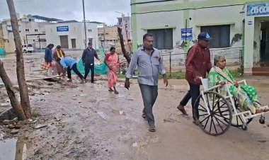 நோயைக் குணப்படுத்த வரும் மக்களுக்கு சேறும் சகதியும் வரவேற்பா? வாணியம்பாடி அரசு மருத்துவமனையில் குளம்போல் தேங்கும் மழைநீர்!  நோயாளிகள், முதியவர்கள், கர்ப்பிணிகள் அவதி –  சீரமைக்க அதிகாரிகள் முன்வருவார்களா?