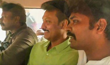 ரூ.100 கோடி முறைகேடு புகார்: முன்னாள் அமைச்சர் அன்பில் மகேஷ் கைது! காவல் ஆணையர் அலுவலகத்தில் வழக்கறிஞர் தமிழன் பிரசன்னா வாக்குவாதம்!