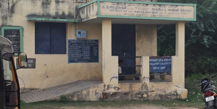 அங்கன்வாடி கூடத்தில் டாஸ்மாக் பார்... அட பாவிங்களா!