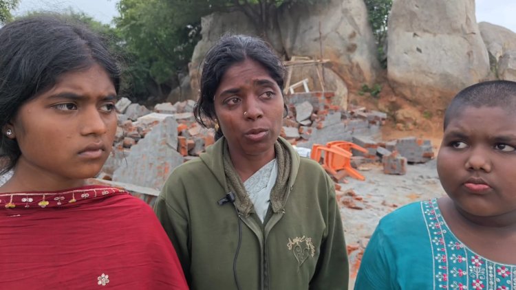 கணவனை இழந்த ஏழைப் பெண்ணின் வீட்டை இடித்துத் தள்ளிய அதிகாரிகள்! ₹50 ஆயிரம் கேட்டதாகப் புகார் – மாவட்ட ஆட்சியர் விசாரிப்பாரா